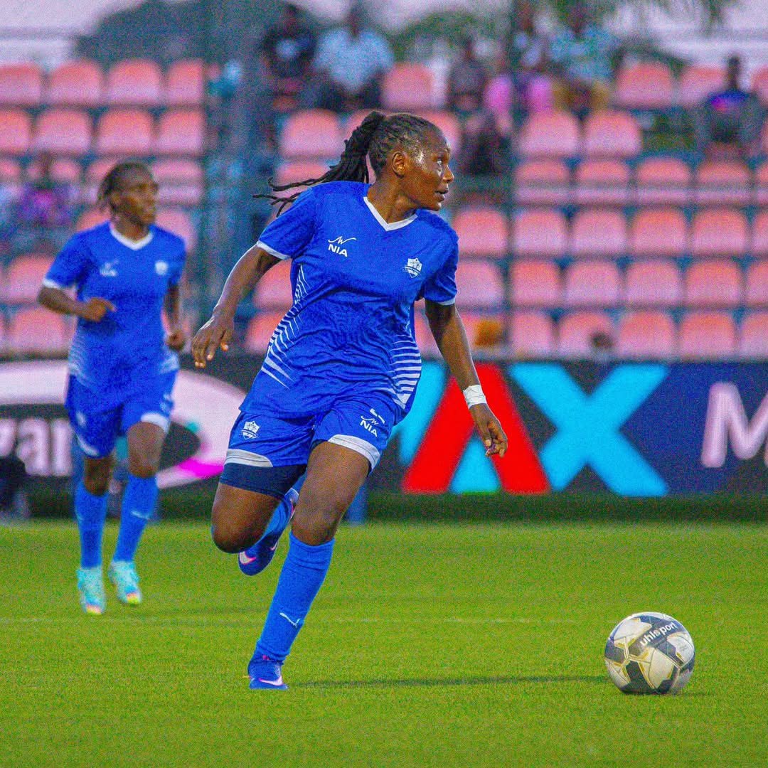 Ceasiaa Queens FC player in the black and neon away kit